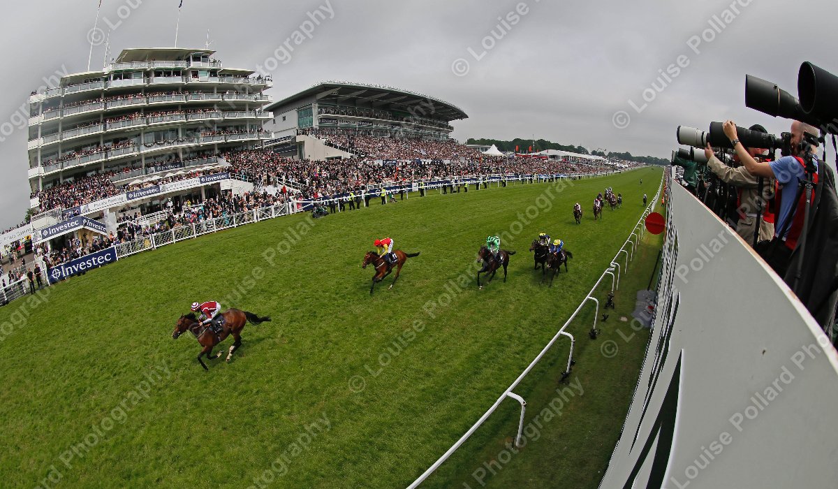 sqweezy's tweet photo. Reflections #debyday @EpsomRacecourse HARZAND wins @Investec Derby #derbyhighlights #thequeen https://t.co/SQs3wxffw1