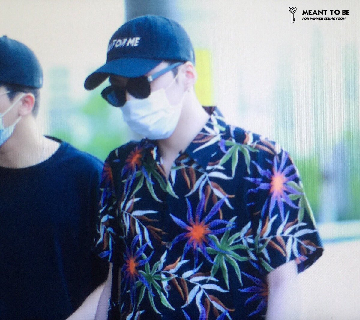 meanttobe94's tweet photo. 160606 GMP출국 
#강승윤 #위너 #seungyoon https://t.co/PsKCplp3y6