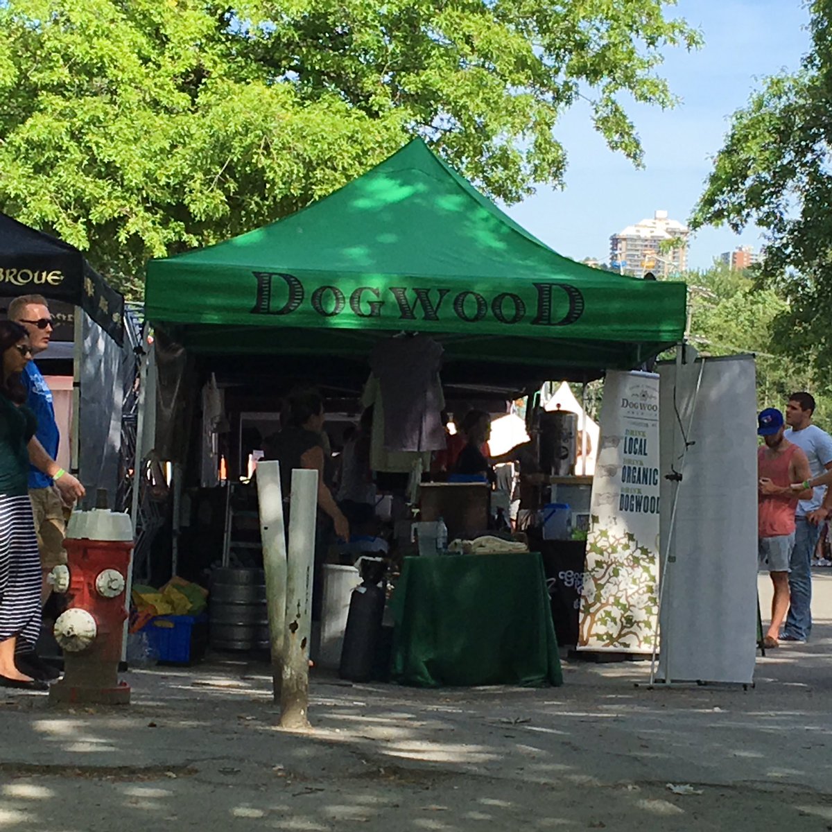 troutlakebase's tweet photo. Great to see @DogwoodBrew @VCBW #cheerstobeer #VCBW #VCBW2016 https://t.co/Kb7DcCccdh