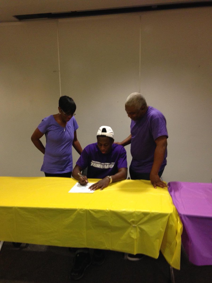 Congrats to <a href="/_iamkwhite/">Kamron White</a> He will continue his basketball career at #ConcordiaUniversity