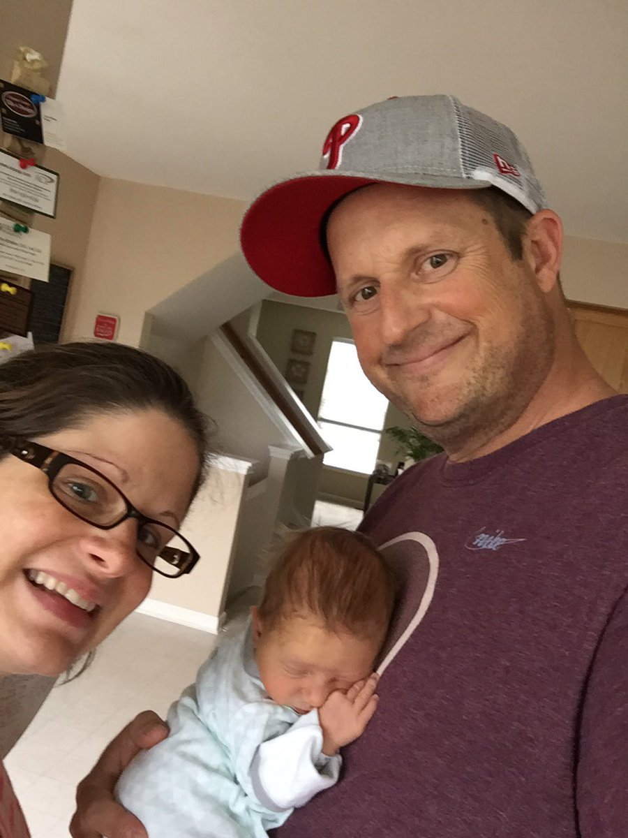 cbaprekb's tweet photo. #day3 #whatdidisee 👁 #MyHouse #myrelatives #NewFriends #presents #thegreatoutdoors #pipermae 🌟#BeautifulDay 🌞👨👩👧💟👶 https://t.co/r2k8Fw2xd3