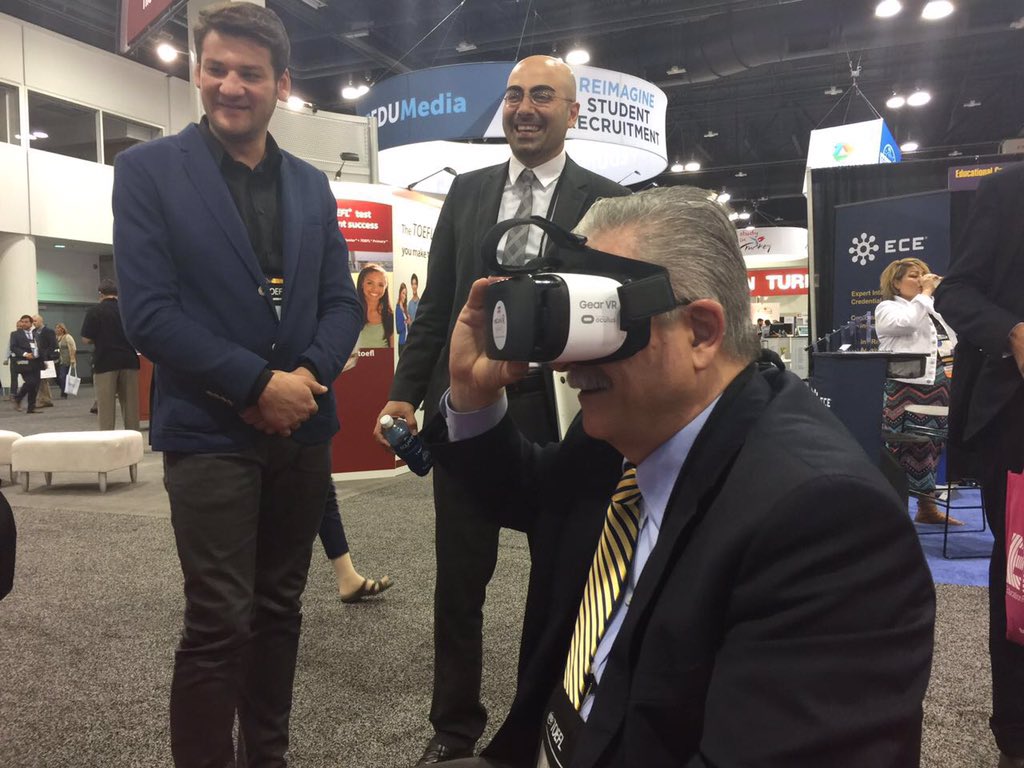 ahantal's tweet photo. #MezunVRcampusTuru #360video muza ilgi yogundu! #MezunVR #VRMasters #Nafsa2016 https://t.co/I4Q4FpVudd