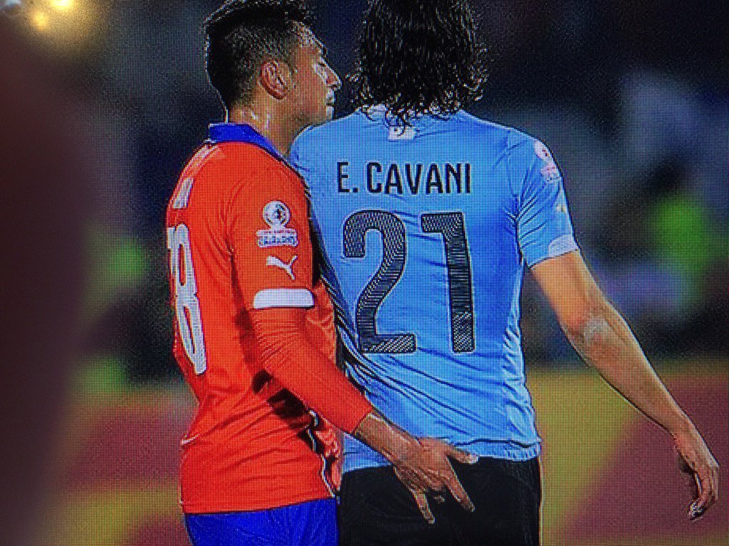 2010MisterChip's tweet photo. Así se debe sentir hoy Uruguay tras escuchar el himno de Chile. https://t.co/hFDp2K077t