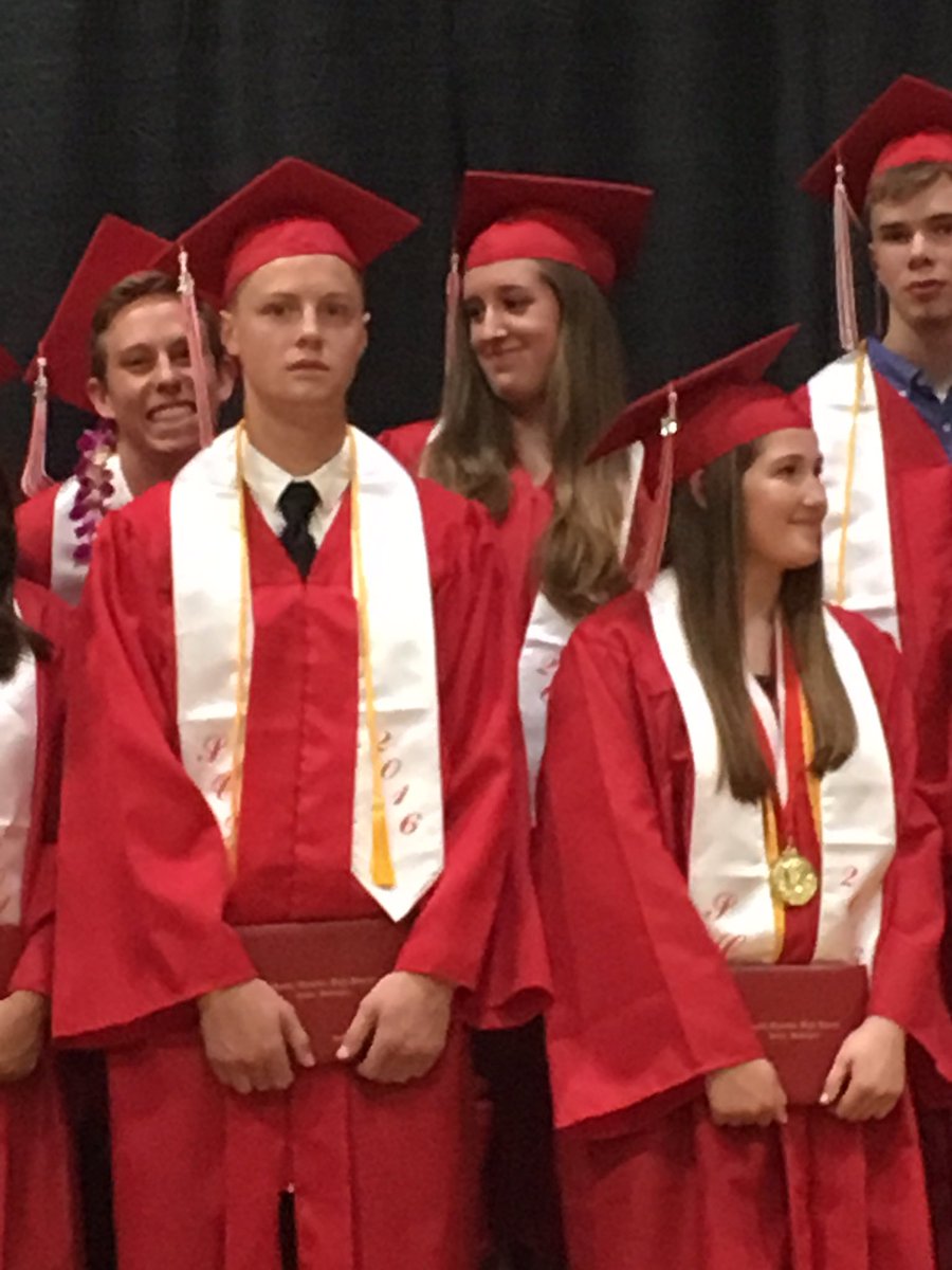 thetylerthomas_'s tweet photo. #GraduationMode https://t.co/2PD4tMmiP5