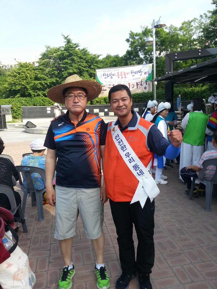 rushe18961's tweet photo. @wonsikw 
6월5일 중계근린공원
풍물 놀이마당 행사 장소에서
범죄없는 안전한 우리동네 만들기 홍보에
우원식 의원도 흔쾌히 동참을^^ https://t.co/eGQWjjsjQY
