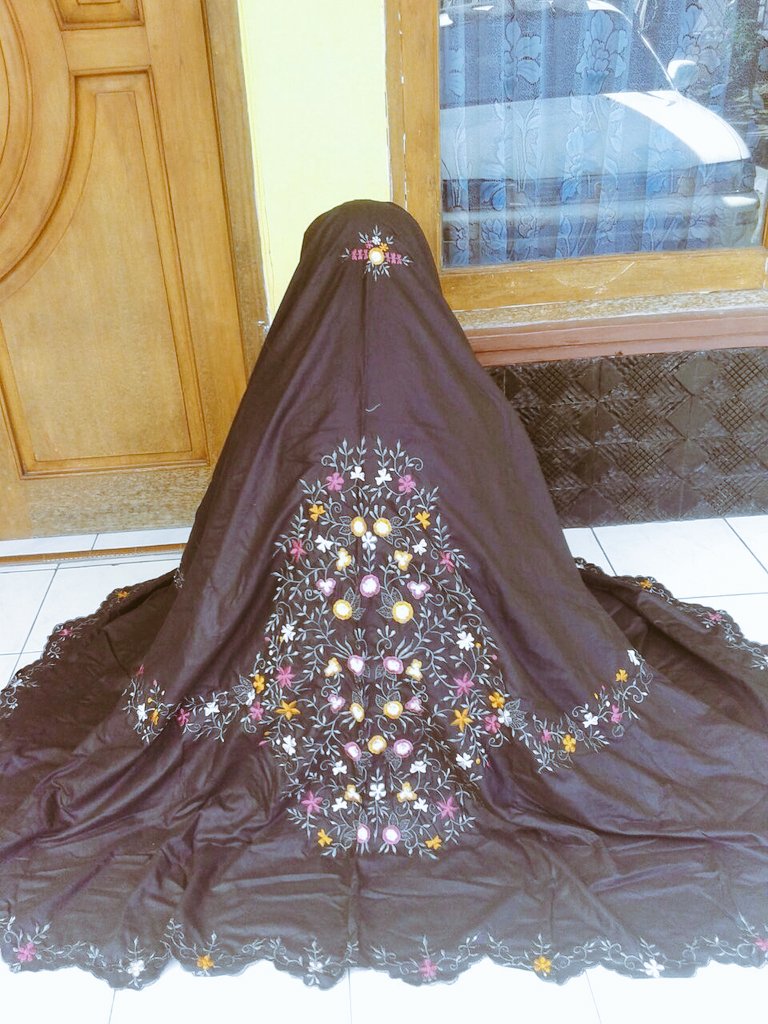 lela_shopiah's tweet photo. Mukena velvet...180rb,numpang promo...retweet y? https://t.co/sBZb3FufD9