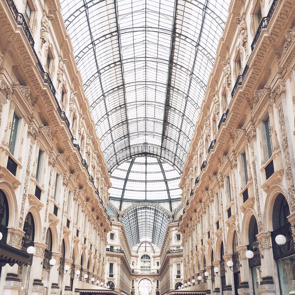 ミラノのガレリアは今日も美しかった。おやすみなさい。instagram.com/p/BGSs_5ZNf2A/