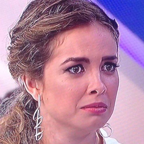 luarlovealways's tweet image. quando a professora me pergunta algo na frente da turma e eu não sei