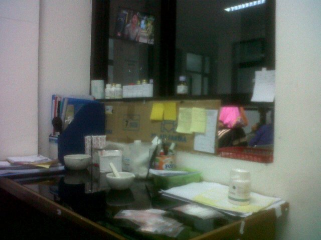 Nemenin kak melva kerja di puskesmas cisalak ,sebelum balik lagi ke asrama