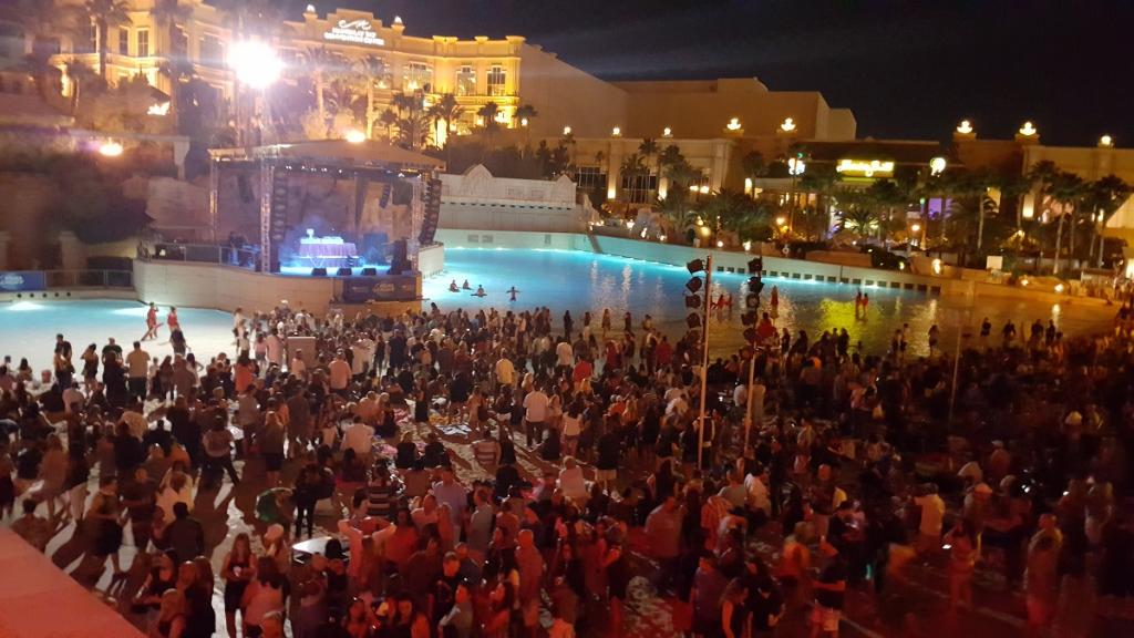 Mandalay Bay Resort on Twitter "Wave pool+sand+Concerts on the Beach