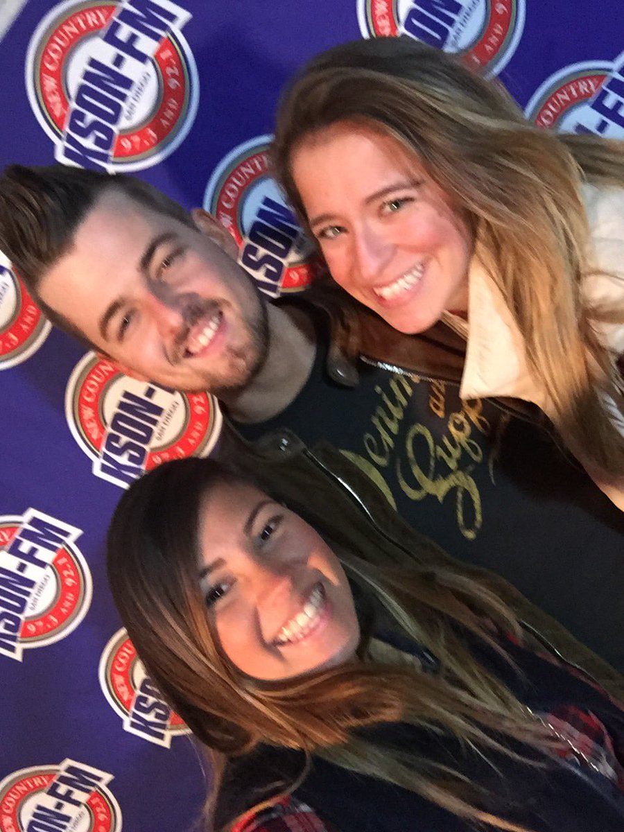JazminMassa's tweet photo. Flashback to seeing @chasebryant at kson country fest! Stoked to see him tonight at @MoonshineBeach! #canwemeetagain https://t.co/7of2uvdm09