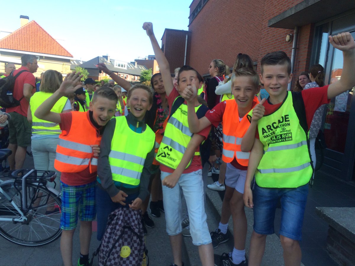 peterschaaff's tweet photo. @gantelkamp Yeah, 5 dagen de meesters en juffen wakker houden #gantelkamp https://t.co/5aGNXHHwxp