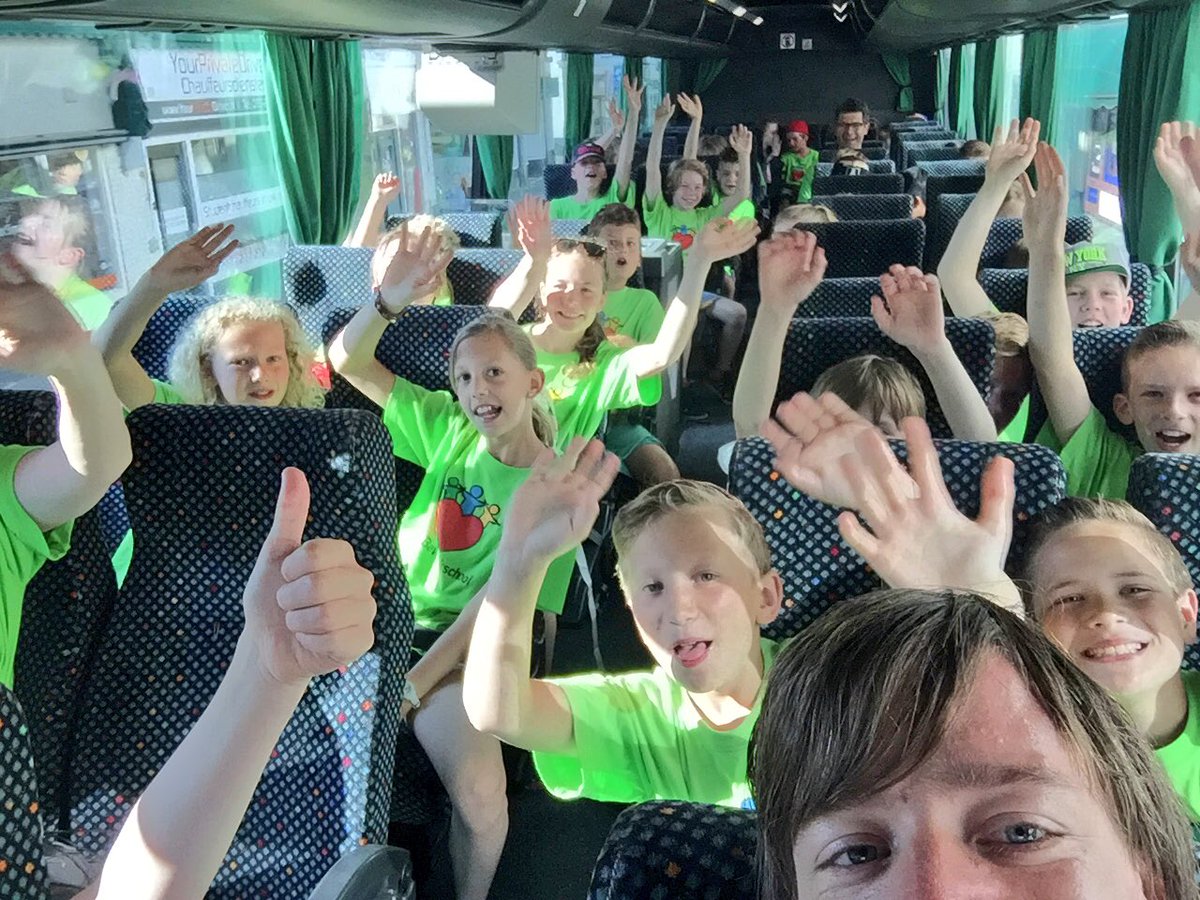 MeesterDanielvH's tweet photo. On our way! #buselfie @Duinrell @schoolreis https://t.co/xtCfwrsj9M
