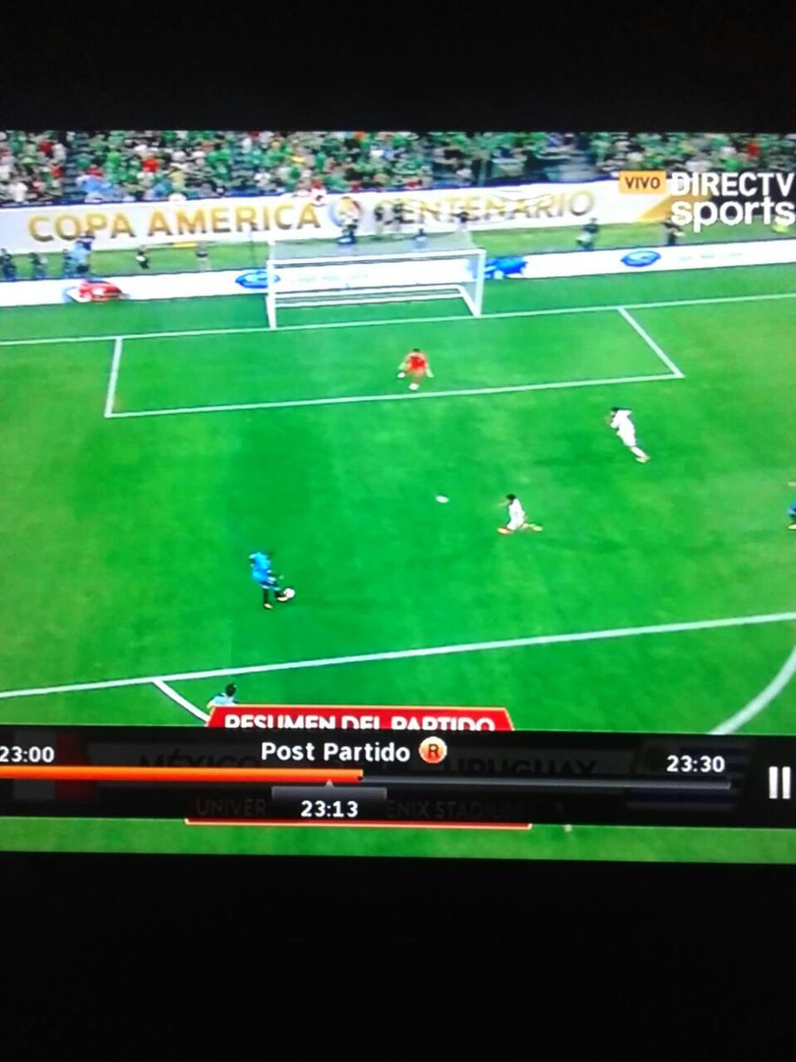 Cuando apretás el botón de pase en vez de tirar al arco.