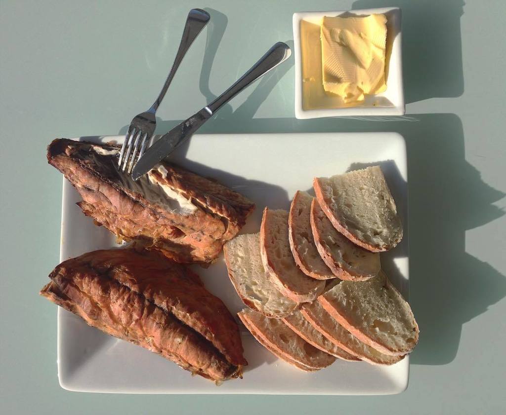 camfowler's tweet image. Hot smoked Kahawai + fresh baked bread 👍 ift.tt/1RUXlyT