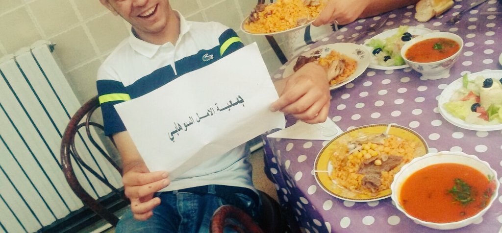 HopeToBeSoHappy's tweet photo. وجبة غذاء وأمسية #أمل مع أطفال #قسنطينه 
يارب افرح كل يتيم اللهم ازرع في قلبه فرحه لا تفارقه
#جمعيه_الامل_السوهابي https://t.co/QbZEz7ZuwI