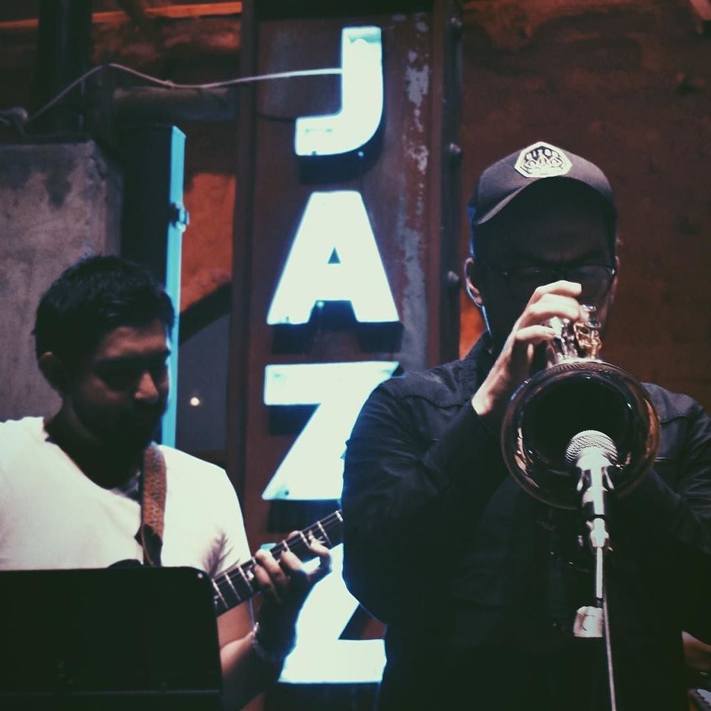 elbeltranero's tweet photo. El secreto está en no perderle el amor a tu trabajo.
#JAZZ #Live #microphono #VSCO #trump… https://t.co/pR2qZ45Vf5 https://t.co/R1GNay65KF