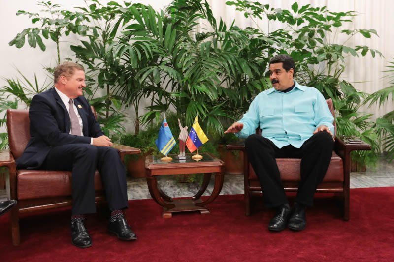 JuventudPSUV07's tweet photo. RT PresidencialVen: NicolasMaduro sostuvo encuentro amistoso con el premier de Aruba, Michiel Godfried Eman #ElCari https://t.co/wDtRkhzsgG