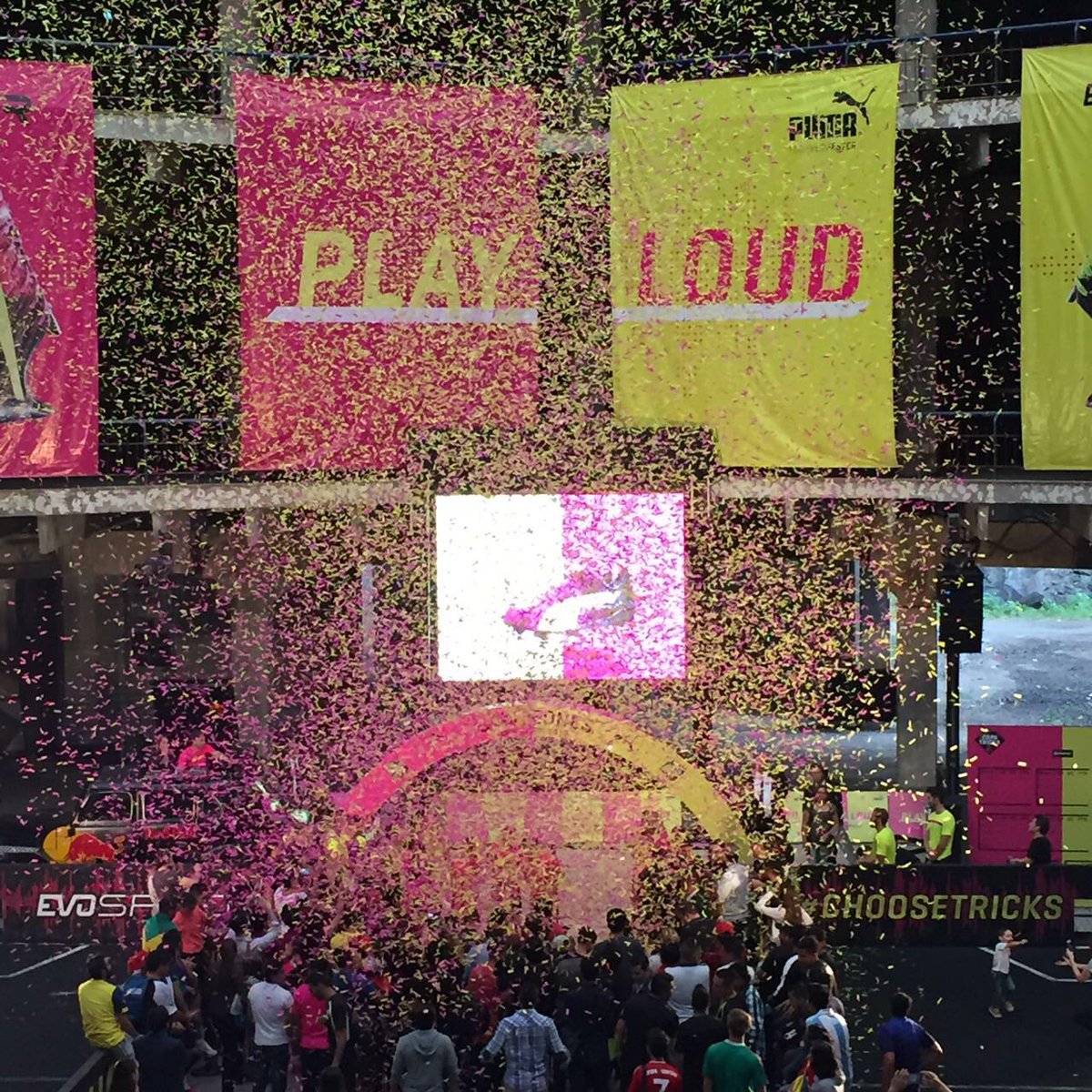 alexKrmona's tweet photo. Así en festejo del campeón de la #copatricks 🇲🇽 #CHOOSETRICKS @PUMAmexico https://t.co/w5bDS5FEr2