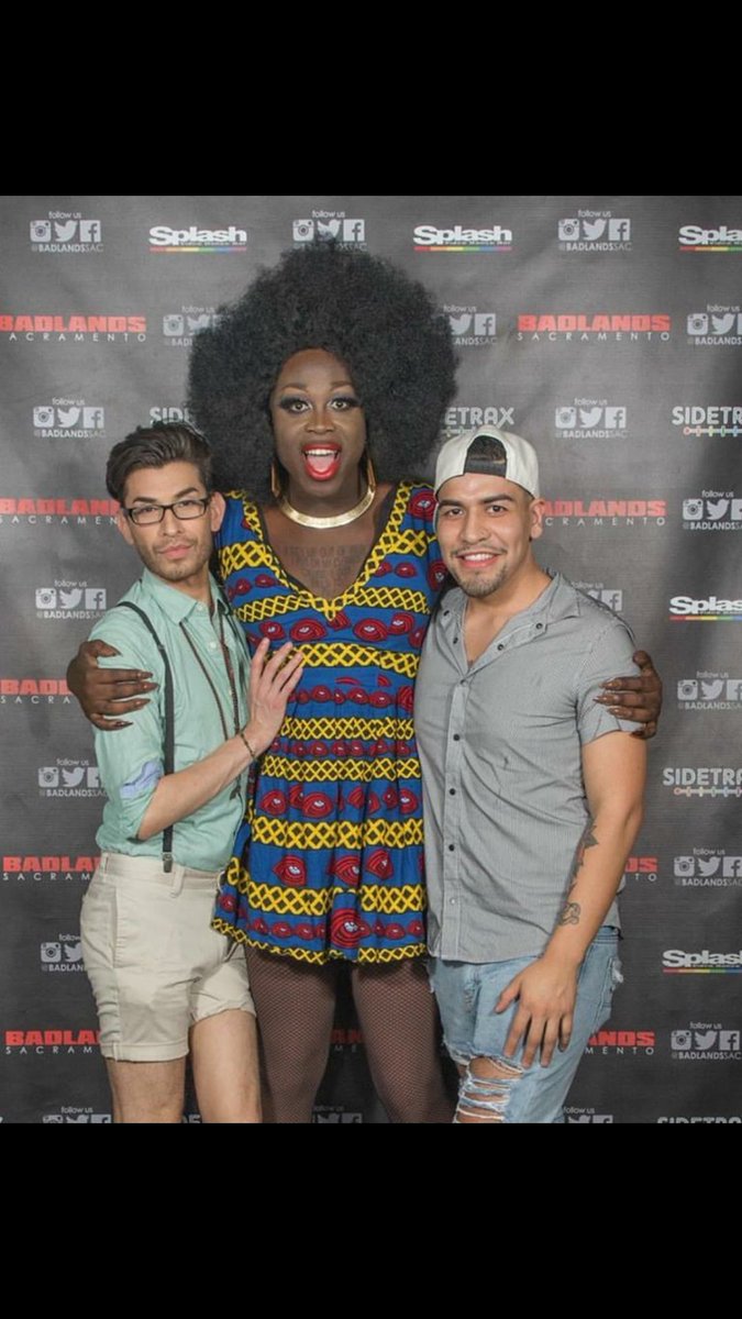 j_m0nroe's tweet photo. That one time I got to meet @thatonequeen she was amazing everything and more! #rupaulsdragrace #bobthedragqueen https://t.co/w29DaMCV0E