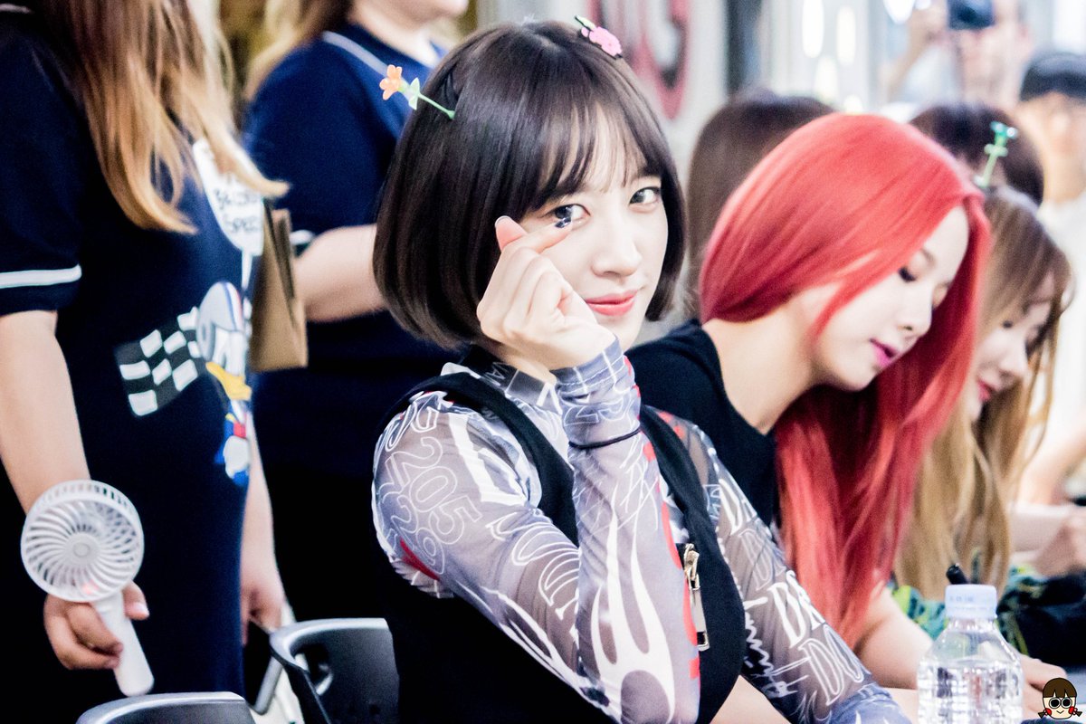 kyumming99's tweet photo. 160506 김포공항 롯데몰 팬싸인회 #exid #하니 아컨이쥐만 b컷,,, 트위터에만 올림둥😮😅 @EXIDofficial https://t.co/au0zVxxiqY