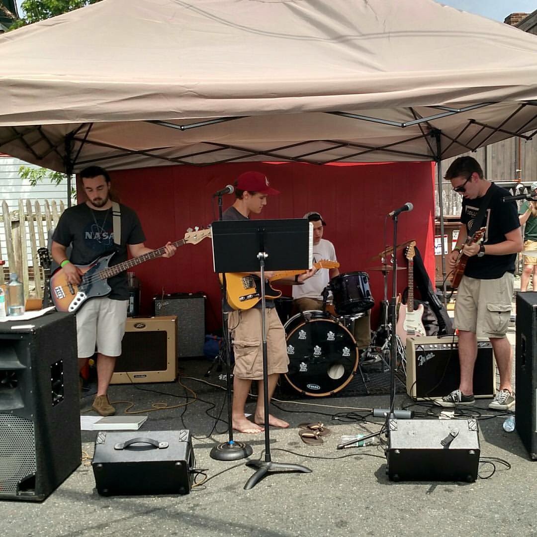 Straw Dogs (Straw_Dogs_Band) Twitter