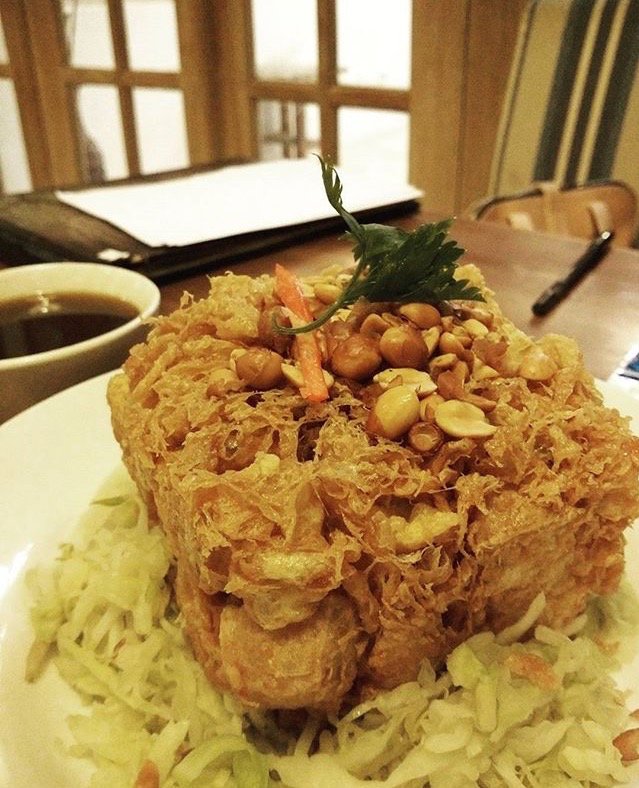 Ini dia tahu telor khas <a href="/omahsendok/">OmahSendok</a> pas banget dinikmati saat buka puasa!
📷 Shyanne Sutrisna  #bukapuasa #tahutelor