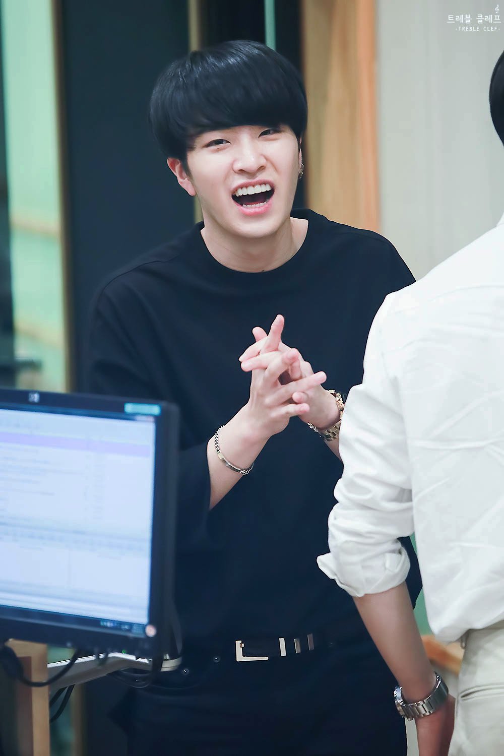 CkPV9ZDUUAEDU-A.jpg:large