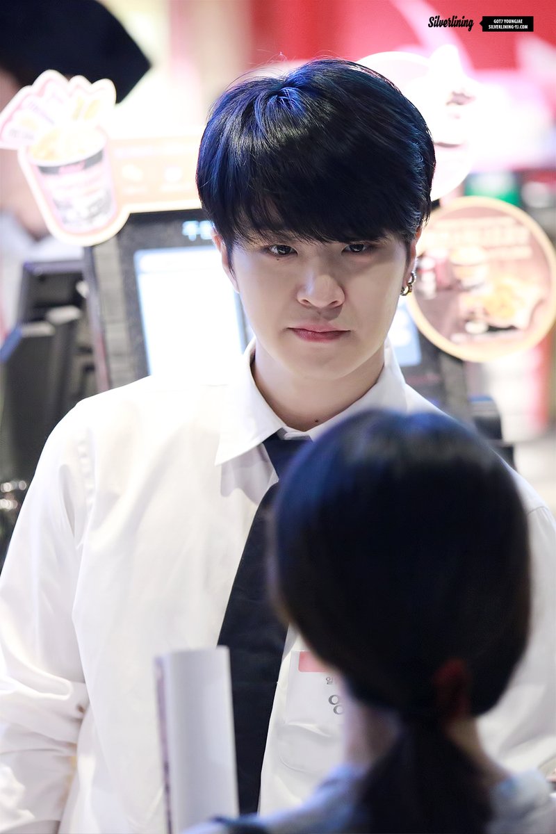 CkPVdU9UkAE5H-G.jpg:large