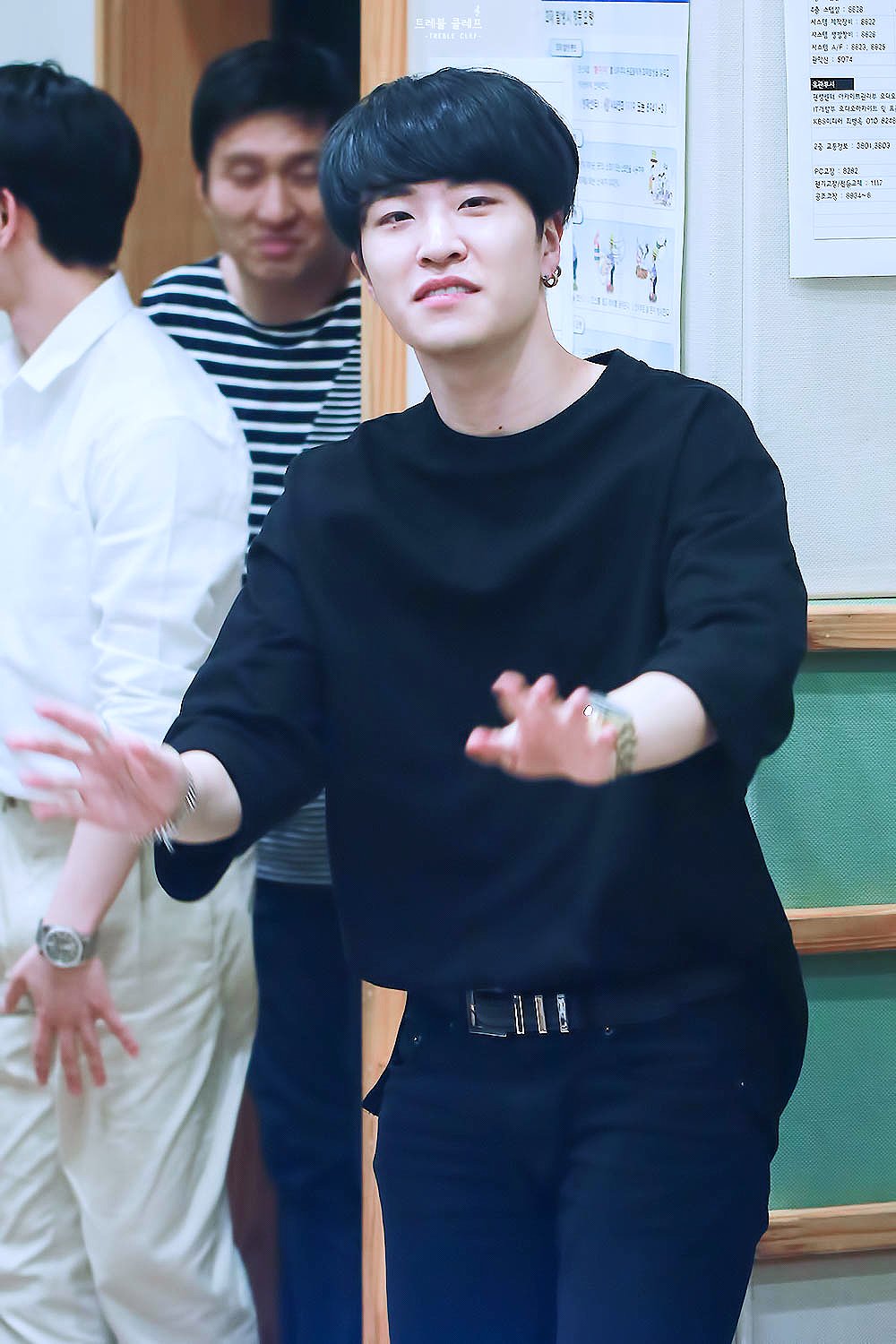 CkPWPIkUgAETUU_.jpg:large