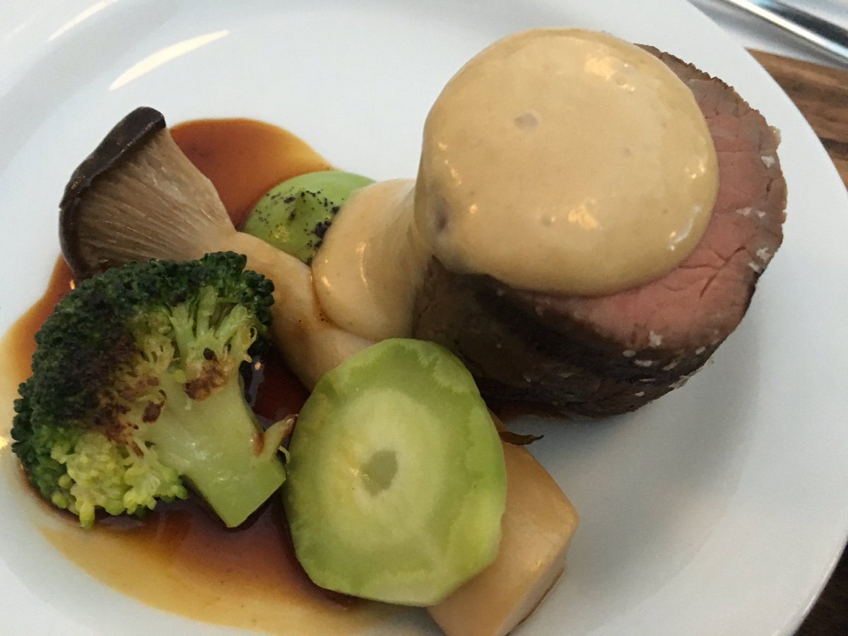 vicki_woods_au's tweet photo. Mains @hunter_culinary #FoodFight2016 Chared Rump Cap mushroom broccoli matched w'@mcguiganwines Res. Shiraz @PereeW https://t.co/jFoqIKU1zp