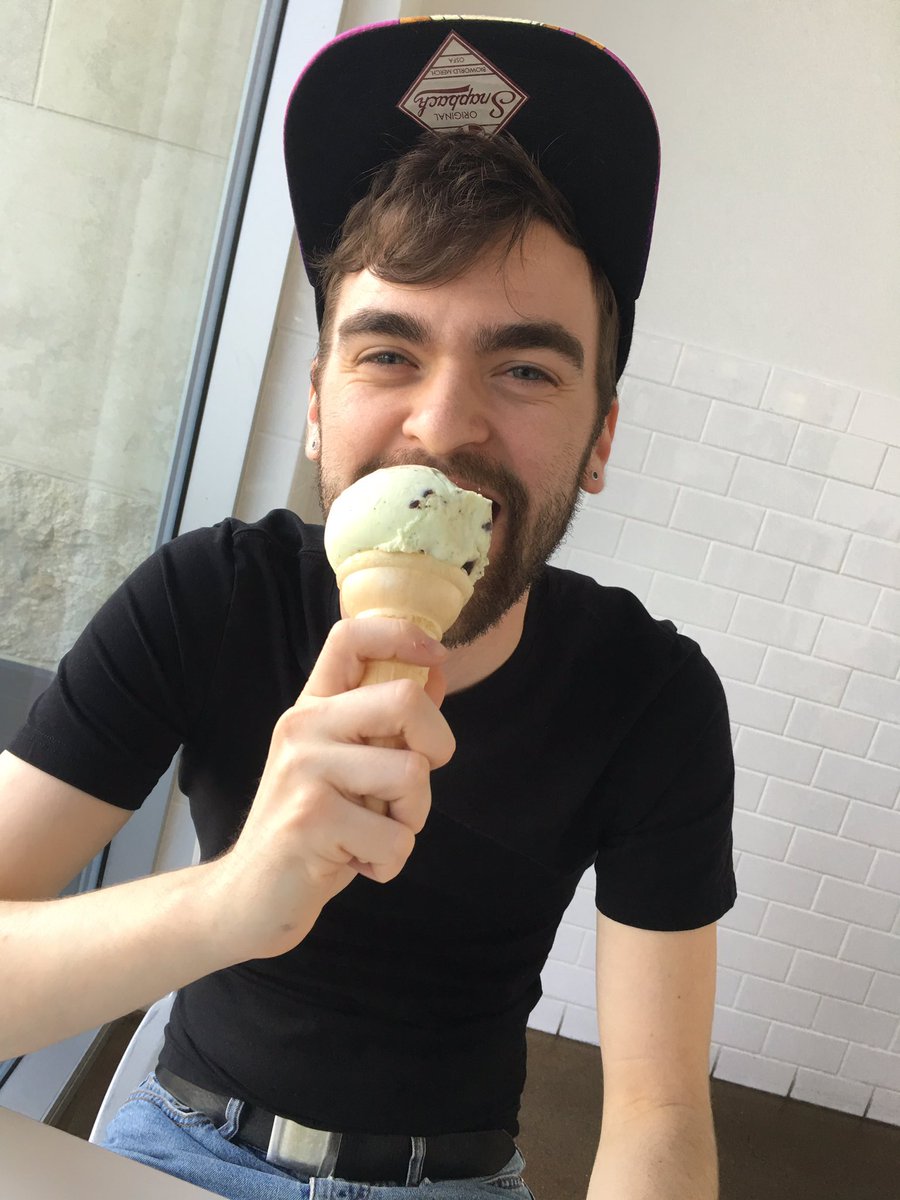 lvluplevi's tweet photo. When #bae treats you to ice cream. #Cream https://t.co/86QWtkCwPz