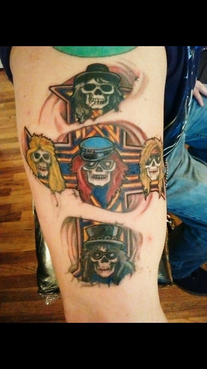 AdamNewell7's tweet photo. AFD tat is done! @IzzyStradlin999 @axlrose @Slash @gunsnroses @DuffMcKagan @StevenAdlerSite #GunsNRoses #Tatts2016 https://t.co/oq3GkWlZob