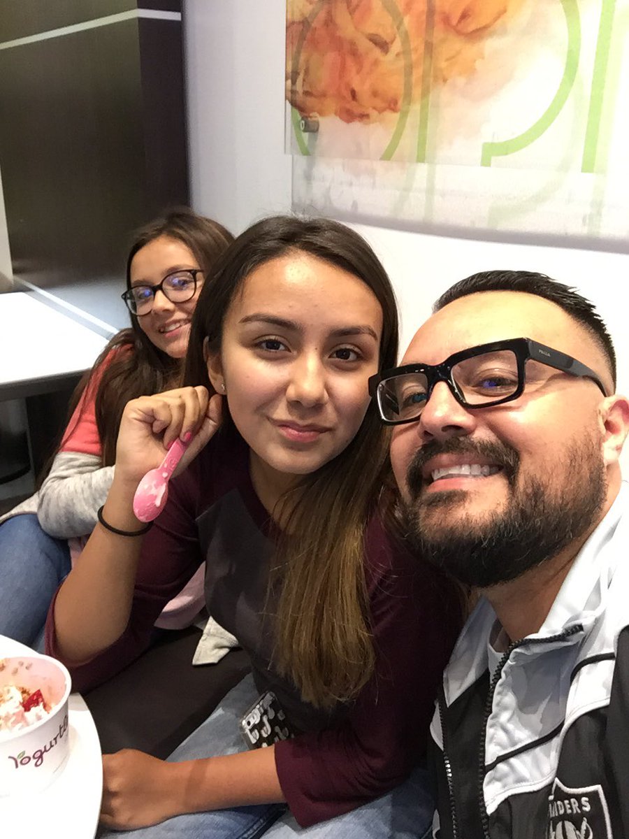 PhillipManuel42's tweet photo. "All I need in this life of sin, is me and my girlfriend's..." #daddysgirls #singledadsrule #lovesofmylife https://t.co/bQ8uVksjKp