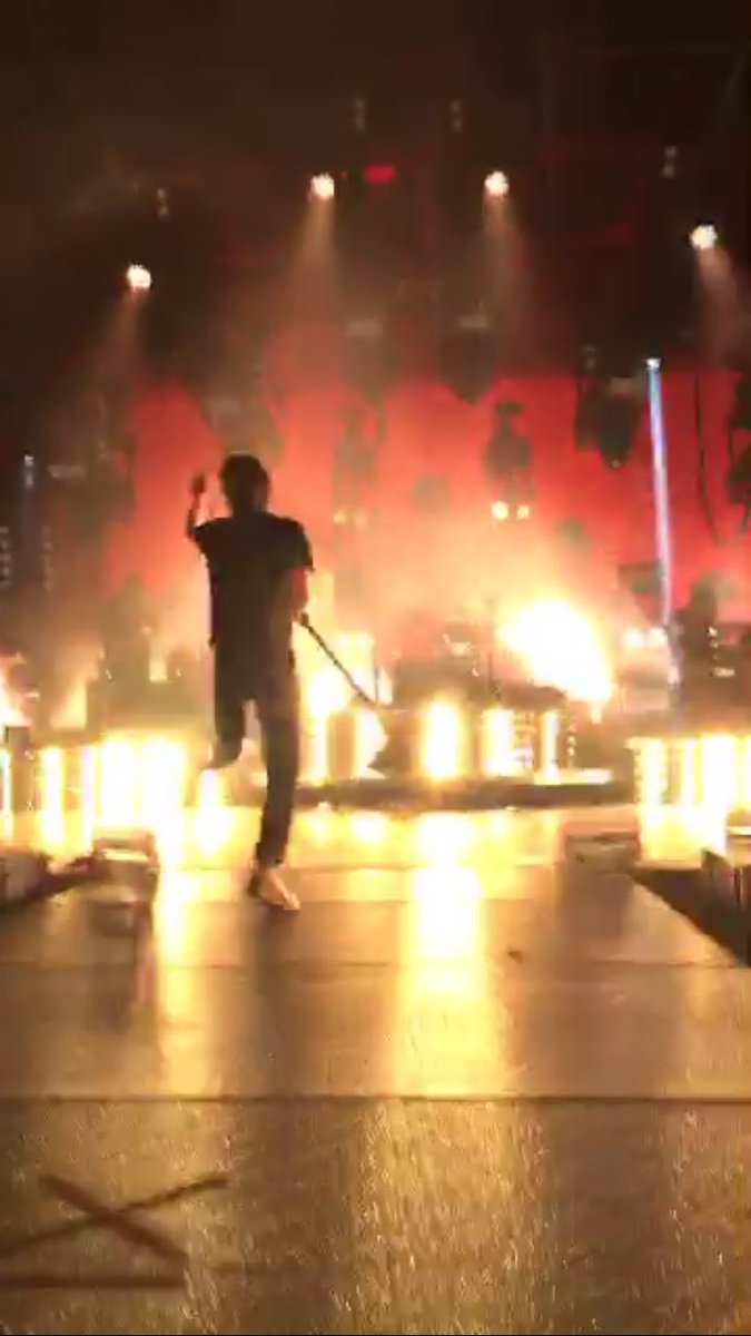 BranNguyen15's tweet image. When @CageTheElephant is lit🔥 #tellmeimpretty