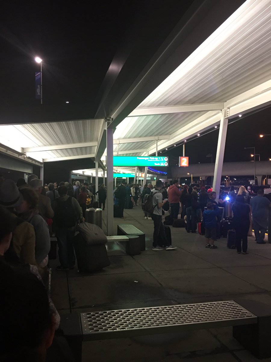 JetSetJuliet's tweet photo. 1:30am - just got off worst flight in my life &amp; now this is the cab line.  #Turbulence #EternalLine #Ug https://t.co/oPqnK5QUOJ