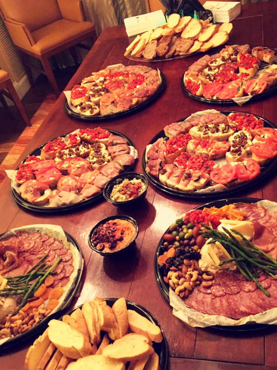 Fragmob's tweet photo. This delicious spread can be found in @Fragmob Suite #6112. Join us for a drink and a late bite! #FragmobAtDSA https://t.co/lE0qxgVWeS