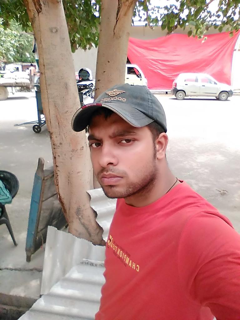 vishals340's tweet photo. @Gurmeetramrahim #MSGvision i love my papa https://t.co/Sb7TTaFr5u