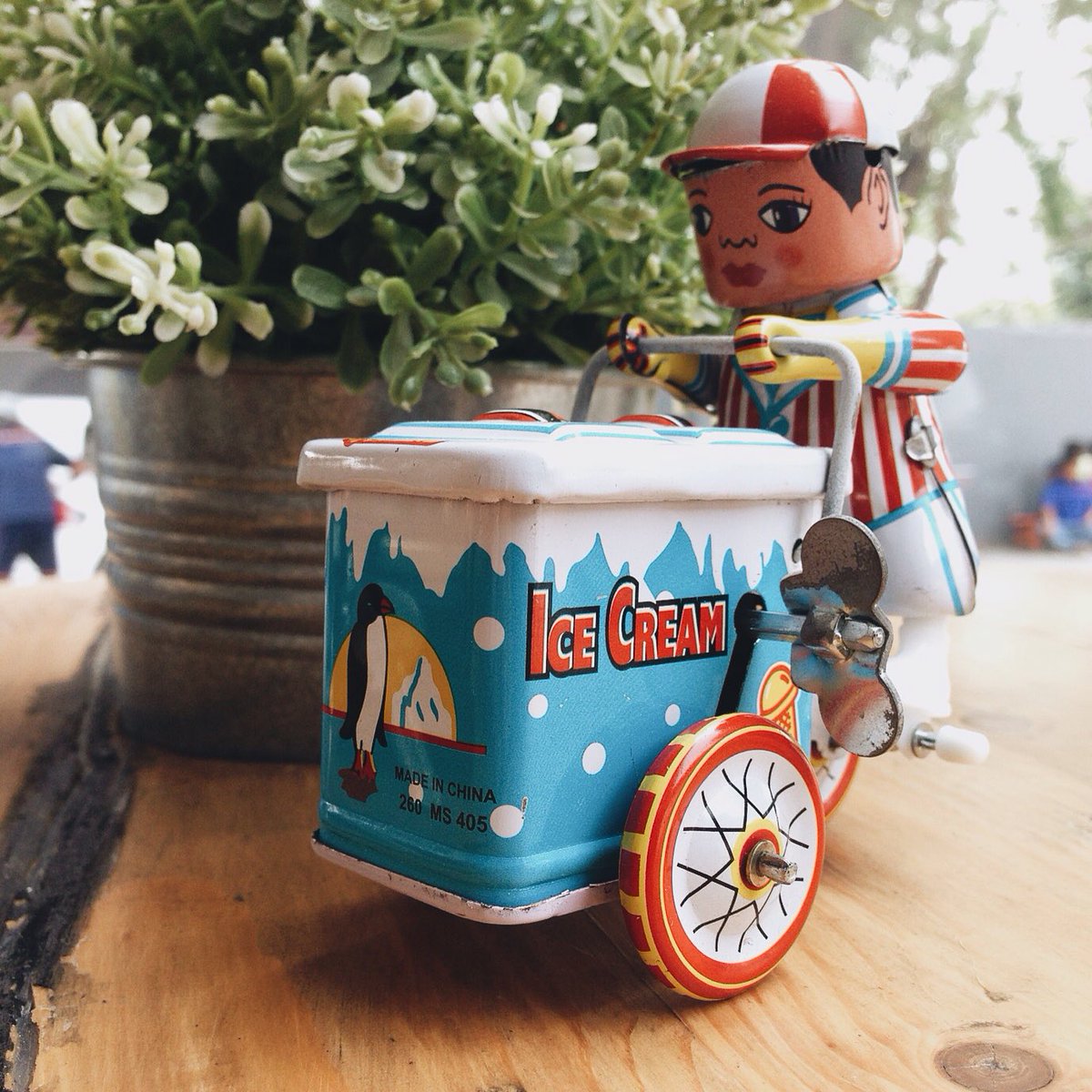 Craving for ice cream? This ice cream vender tin toy will serve you one! Grab in <a href="/thetinindustry/">The Tin Industry</a> ! 

#tintoys