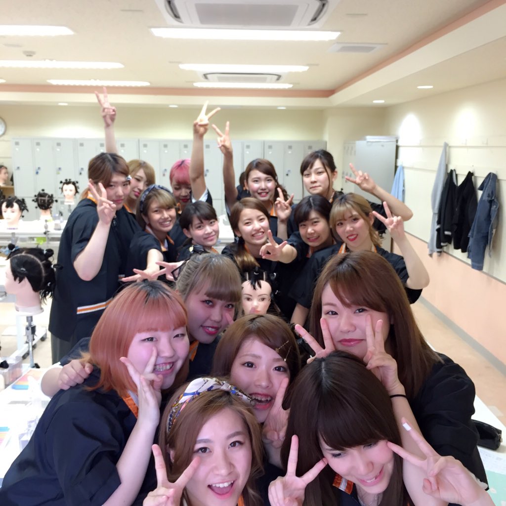 名古屋ビューティーアート専門学校 No Twitter 今日待ちに待った実習着が届きました 美容科は黒にオレンジライン 名古屋ビューティー 美容学校 美容科 B1b B1c