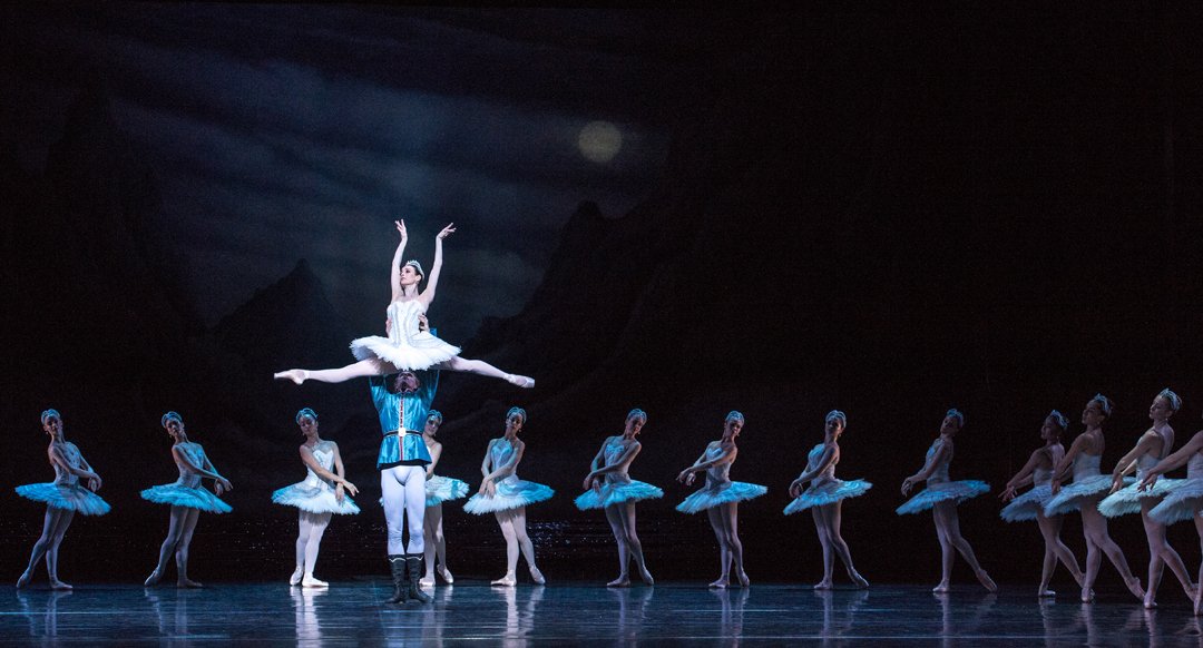 theage_photo's tweet photo. Magic of Swan Lake returns to #Melbourne with Stephen Baynes’ masterful interpretation @TheAusBallet #ballet https://t.co/hxtmOstKxK