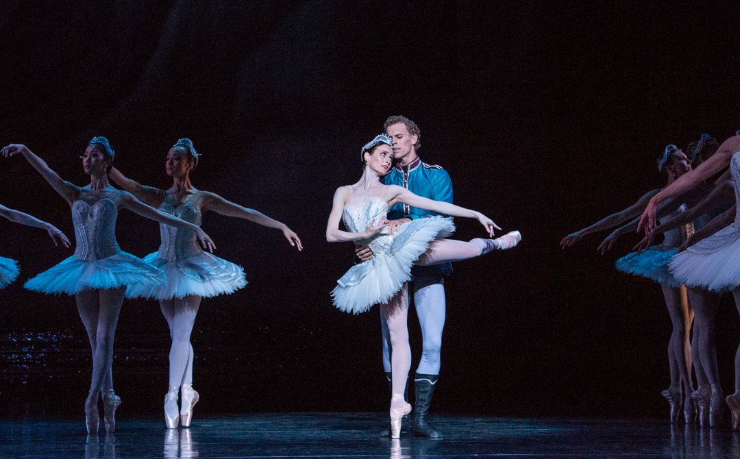 theage_photo's tweet photo. Magic of Swan Lake returns to #Melbourne with Stephen Baynes’ masterful interpretation @TheAusBallet #ballet https://t.co/hxtmOstKxK
