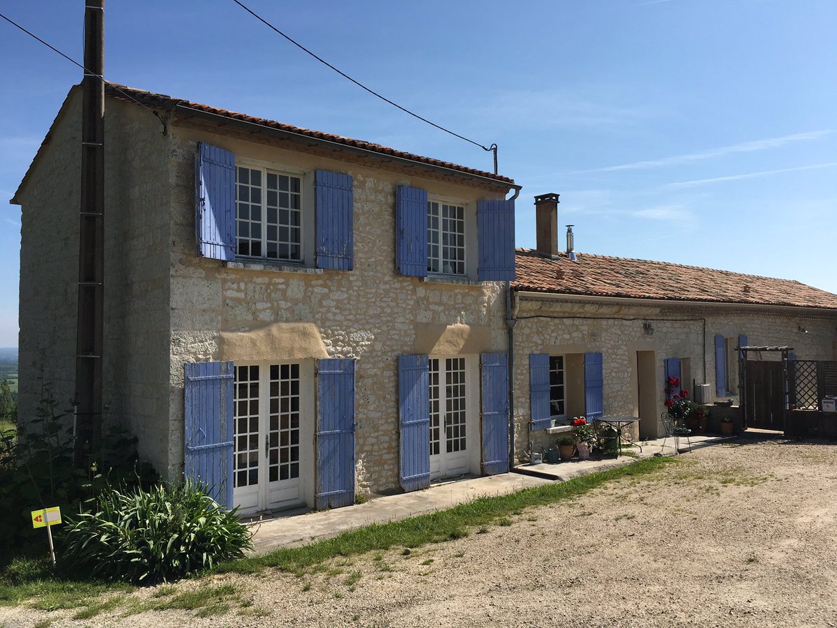 ScottMurrayInv's tweet image. Tutored vineyard tour &amp;amp; wine tasting/pairing with caro from Chateau Feely. Well worth a visit!