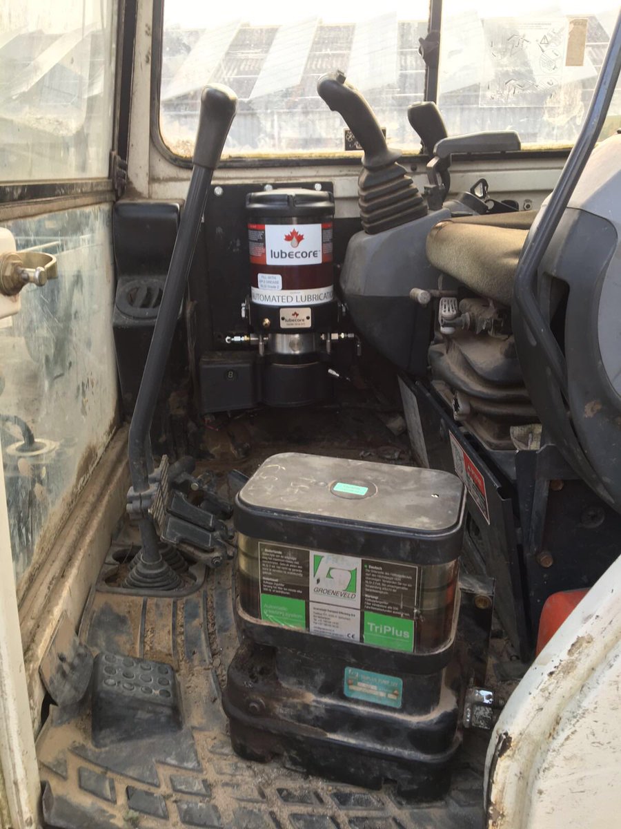LubecoreEurope's tweet photo. @LubecoreEurope for service...
2kg reservoir inside cabine mini excavator. #Lubecore Branches service all makes https://t.co/72dkAtYVQN