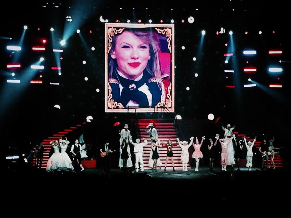 dadadidoddu's tweet image. Never forget. #2YearsOfRedTourMNL #SpinnrTaylorSwift