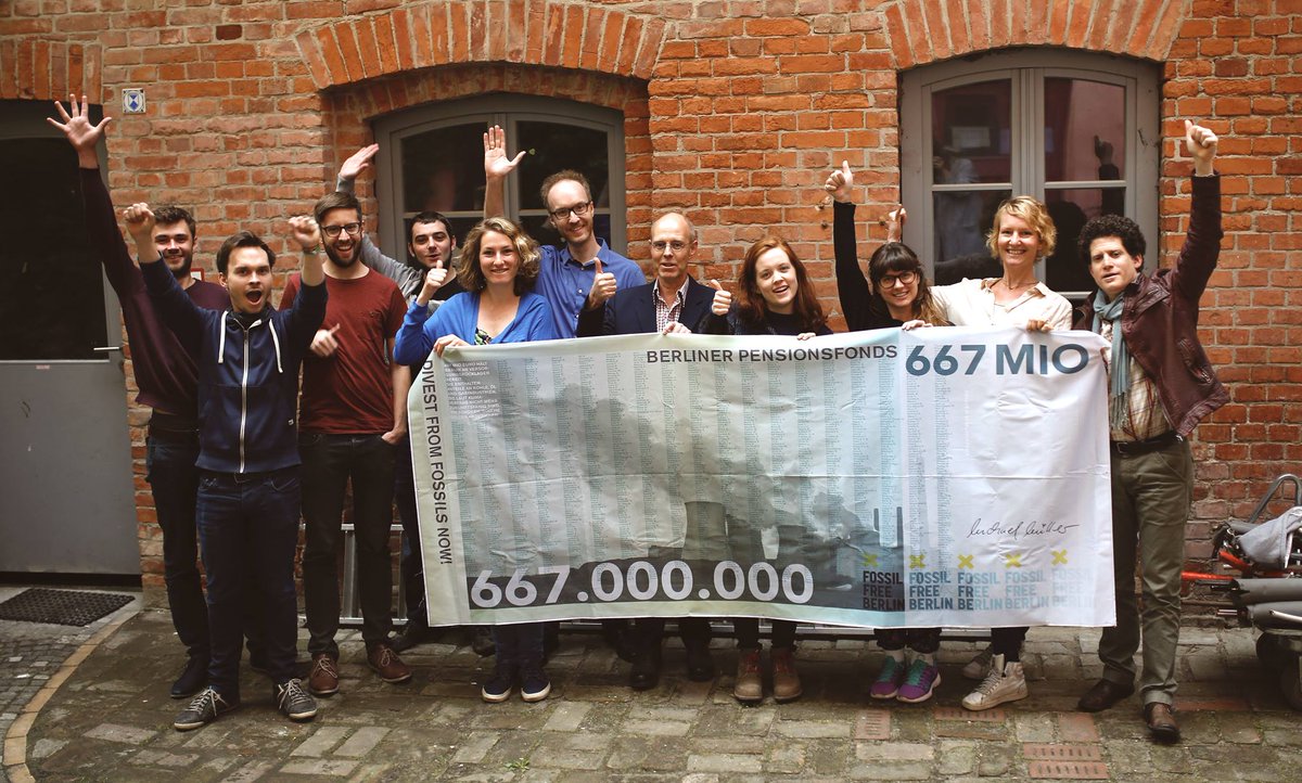 DivestBerlin's tweet photo. Geschafft, 2000 UnterstützerInnen für #DivestBerlin-Petition! "Schmutziges Geld" jetzt auf Tour zu NGOs & Verbänden. https://t.co/OoyC58FAT9