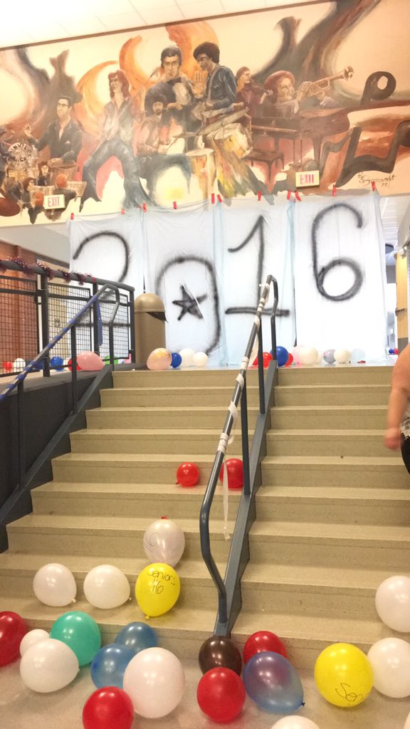 KayleeRoux's tweet photo. PHS Class of 2016 Senior prank🤘🏼🅿️🎓 https://t.co/WxSvmPxvBx