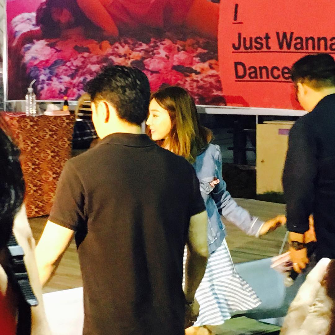 [PIC][06-06-2016]Tiffany tham dự buổi Fansign cho "I Just Wanna Dance" tại Busan vào chiều nay - Page 2 CkQ9o_4UgAAFlXe