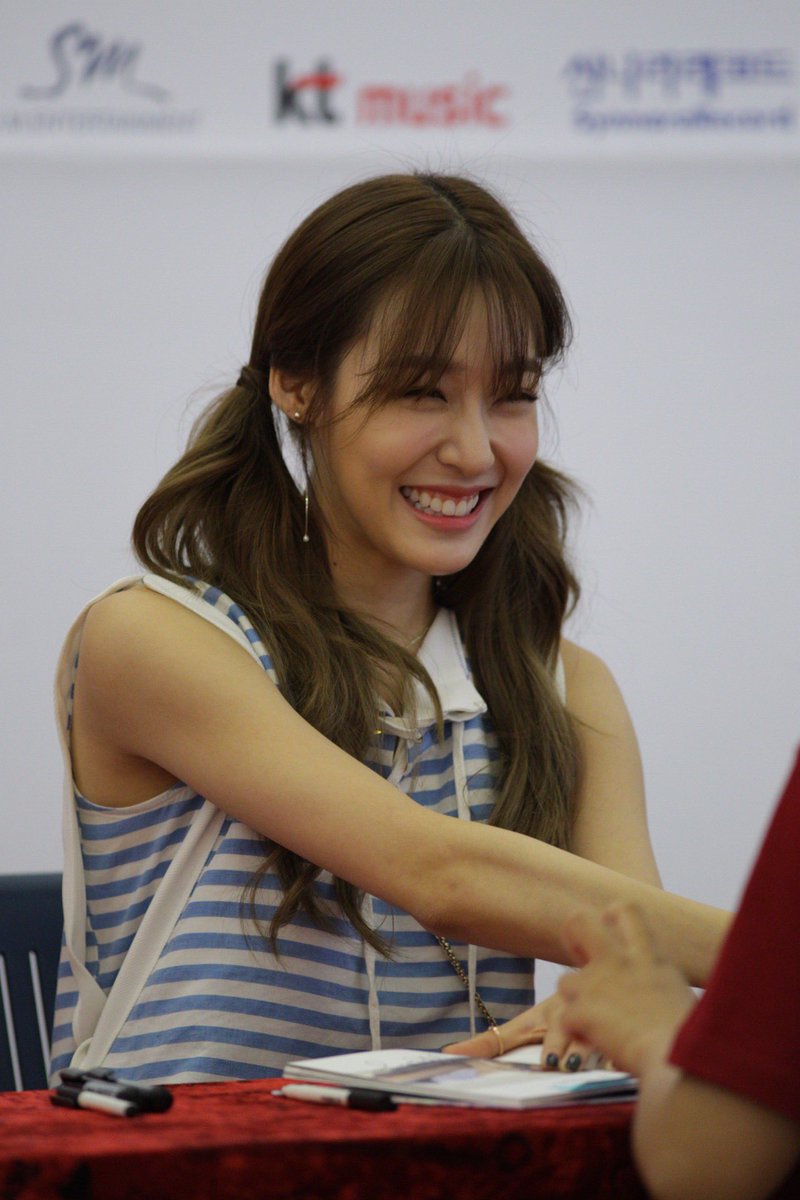 [PIC][06-06-2016]Tiffany tham dự buổi Fansign cho "I Just Wanna Dance" tại Busan vào chiều nay - Page 2 CkQD55BVEAA9pOa