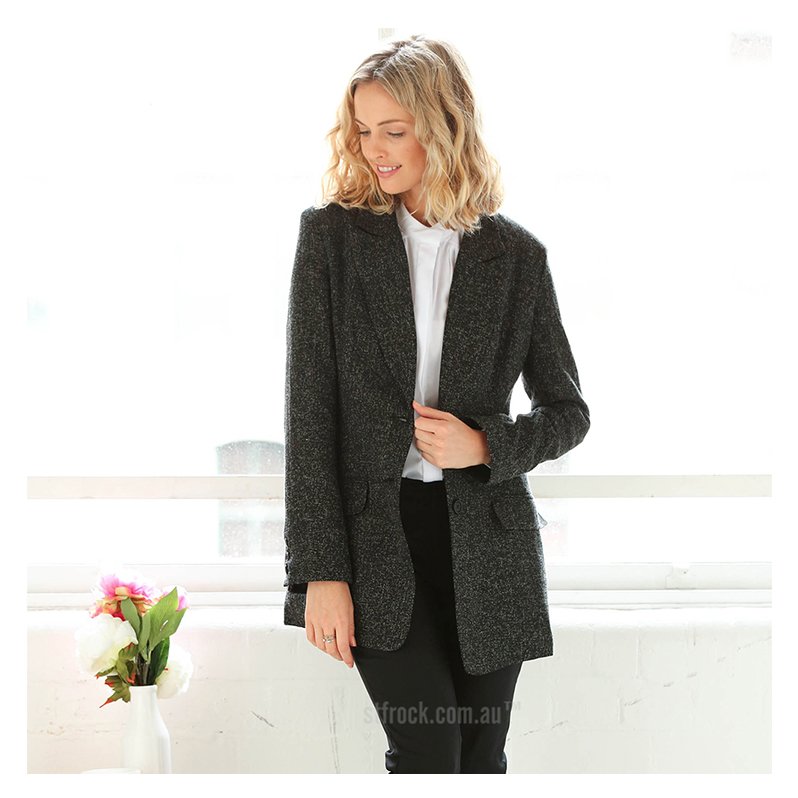 Chic and cool! We adore the Chasing Kate Jordan Boyfriend Blazer in Black Marle > ow.ly/aKGo300I6AQ #stfrock